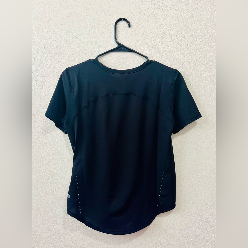 High-Neck Run and Train Tee - Picture 3 of 3